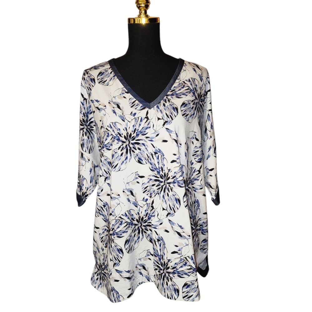 2/30 Chico's Floral V-Neck Women's Top - Blue and White